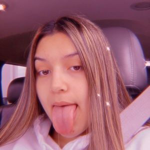 Meet your Posher, Yesenia